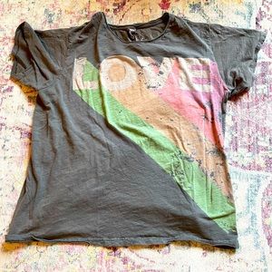 Womens Magnolia Pearl LOVE tshirt. One size.
